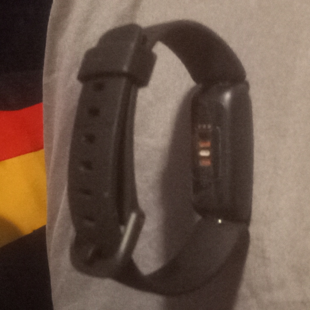 Fit bit smart watch - Picture 3 of 3